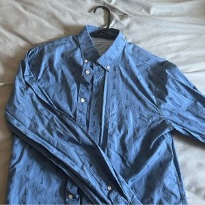 BANANA REPUBLIC - LUXE POPLIN - Men’s Blue Giraffe print button up shirt